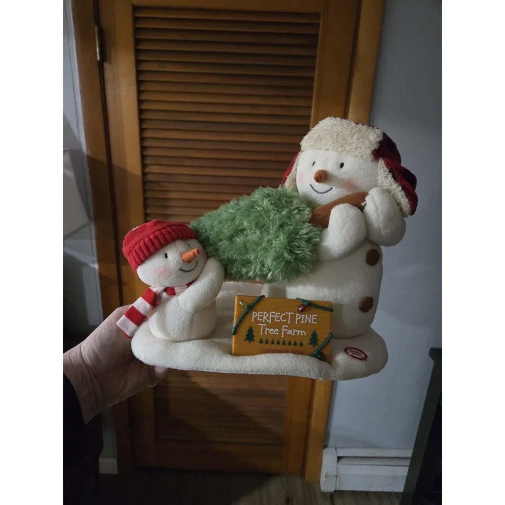 2014 Hallmark Jingle Pals Plush Perfect Pine Tree Farm Snowmen Plaid Hat